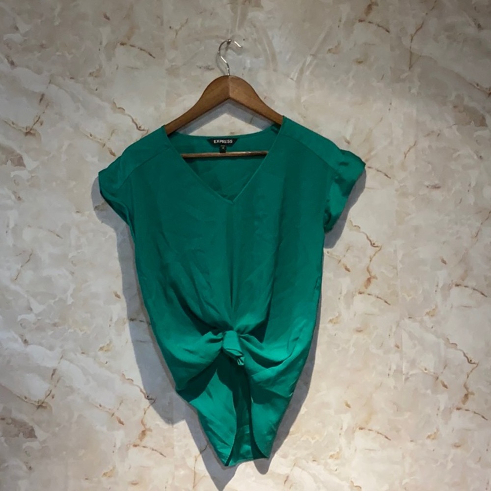 Green short sleeve top